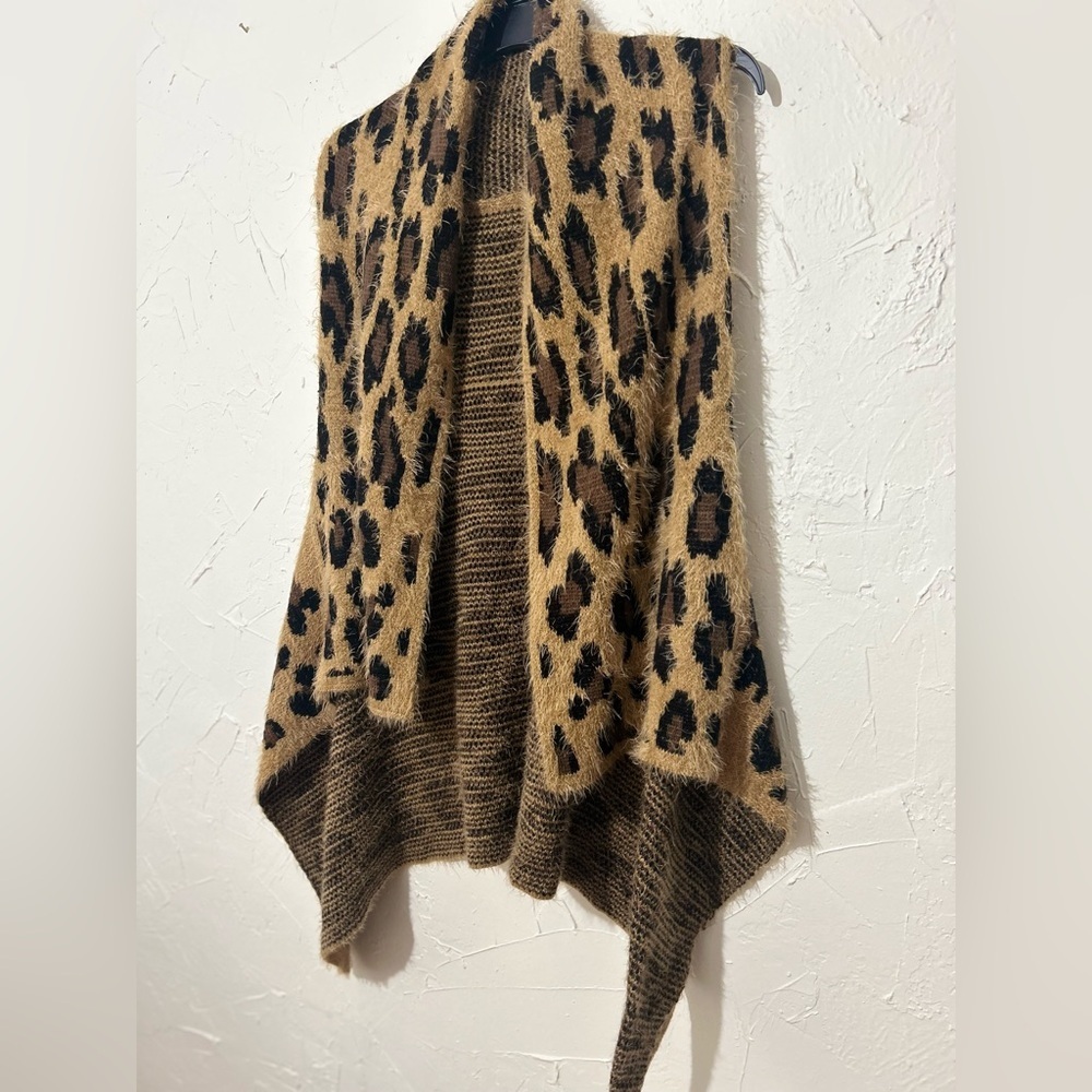 Women’s Fuzzy Leopard Print Open Front Handkerchi… - image 4